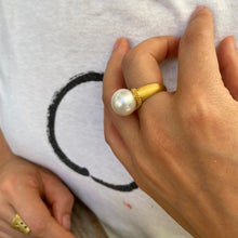 Load image into Gallery viewer, Velvet Ruff Ring