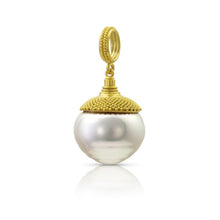Load image into Gallery viewer, Velvet Circlé Pearl Charm